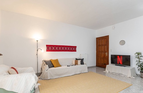 Aperathos Apartamento | Spacious apartment at traditional village of Apeiranthos Naxos