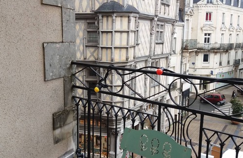 Downtown Angers Casa | Spacious apartment ideally located, lots of charm, terrace,