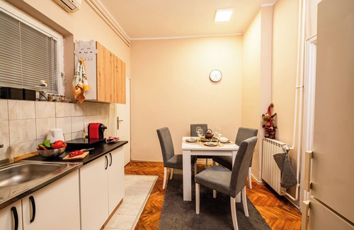 Palilula Apartamento | Spacious apartment in a perfect location with high-speed internet and A/C