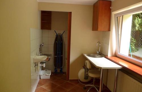 Srodmiescie Apartamento | Spacious apartment in green district.