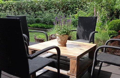 Srodmiescie Apartamento | Spacious apartment in green district.