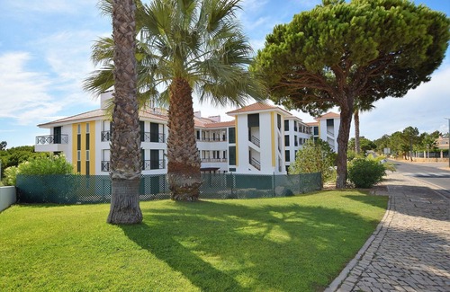 Quarteira Apartamento | Spacious Apartment in Quarteira With Swimming Pool