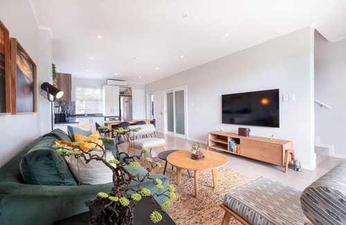 Salt Rock Apartamento | Spacious Apartment in Zululami | Pool