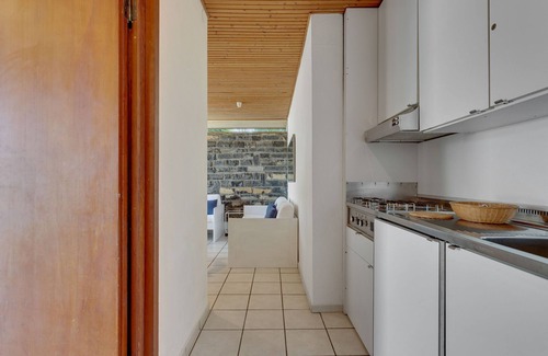 Pognana Lario Apartamento | Spacious Apartment in Pognana Lario with Pool