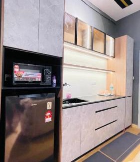 Kuantan Apartamento | Spacious Apartment near IIUM Medical Centre, ECR & Teluk Cempedak with Smart TV & Pool