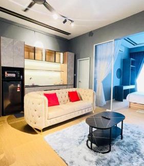 Kuantan Apartamento | Spacious Apartment near IIUM Medical Centre, ECR & Teluk Cempedak with Smart TV & Pool