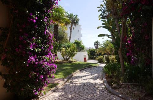 Porto de Mos Apartamento | Spacious Apartment near Porto de Mos Beach, Lagos.