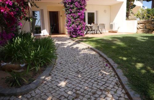 Porto de Mos Apartamento | Spacious Apartment near Porto de Mos Beach, Lagos.