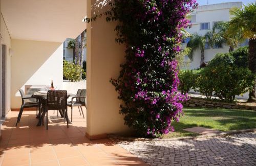 Porto de Mos Apartamento | Spacious Apartment near Porto de Mos Beach, Lagos.