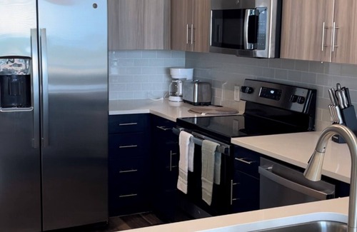 Addison Apartamento | Spacious Apartment/ pool/ Free Parking /fitness room with 2 TV.