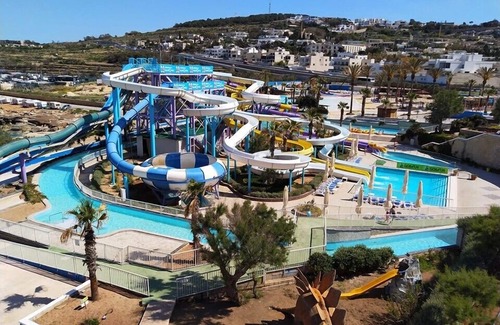 Gzira Apartamento | Spacious Apartment Steps to the Promenade