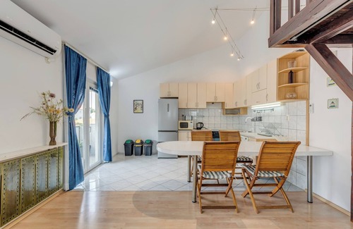Vranjic Apartamento | Spacious apartment w three balconies and parking