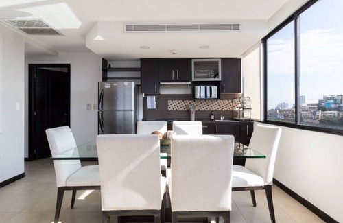 Puerto Santa Ana Apartamento | Spacious Apartment with City View