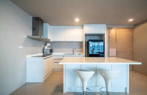 Karon Apartamento | Spacious apartment with jacuzzi and ocean view