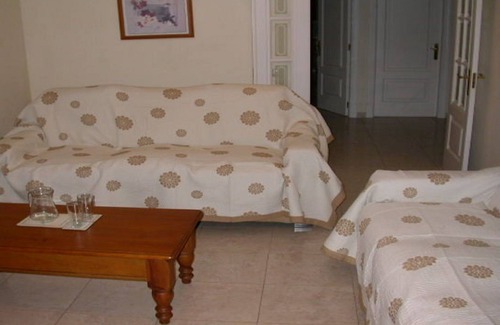 San Miguel de Abona Apartamento | Spacious Apartment Winter Gardens with WiFi and freeview English tv