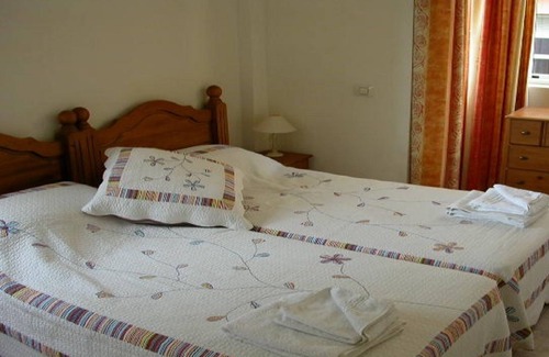 San Miguel de Abona Apartamento | Spacious Apartment Winter Gardens with WiFi and freeview English tv