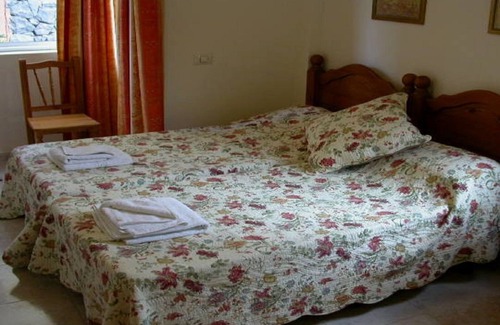 San Miguel de Abona Apartamento | Spacious Apartment Winter Gardens with WiFi and freeview English tv