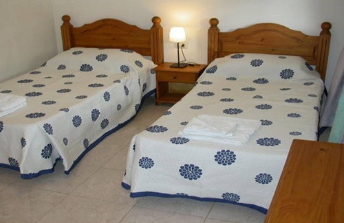 San Miguel de Abona Apartamento | Spacious Apartment Winter Gardens with WiFi and freeview English tv