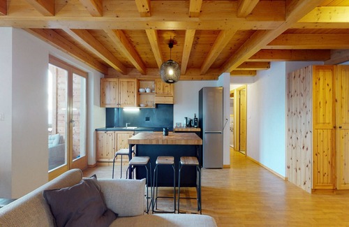 Saint-Pierre-de-Clages Apartamento | Spacious Apartment With Balcony