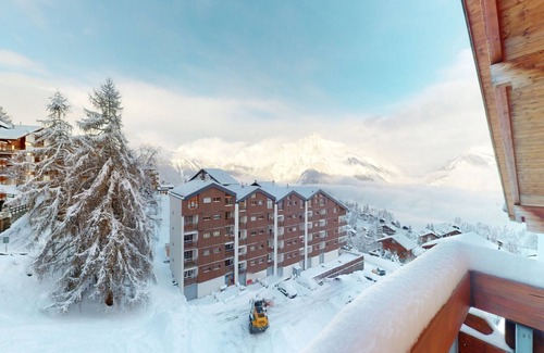 Saint-Pierre-de-Clages Apartamento | Spacious Apartment With Balcony