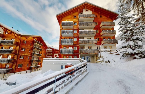 Saint-Pierre-de-Clages Apartamento | Spacious Apartment With Balcony