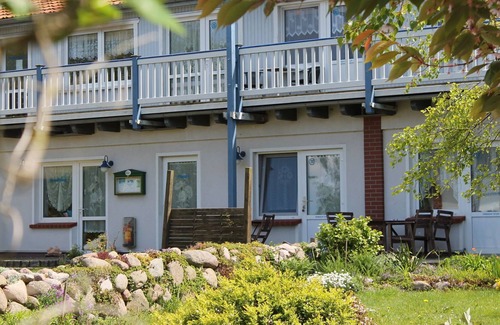 Meschendorf Apartamento | Espacioso apartamento con jardín en Rerik, Alemania