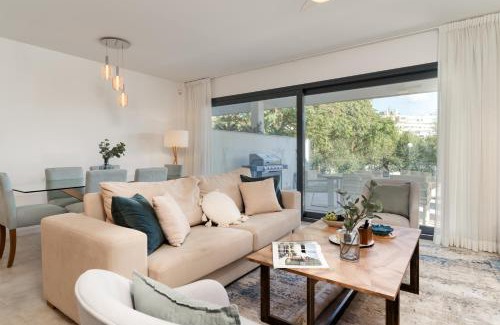 Estepona Apartamento | Spacious apartment with terrace and garden close to the sea