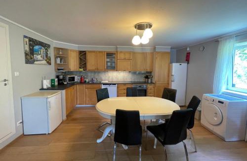 Grimstad Apartamento | Spacious apartment with 4 bedrooms