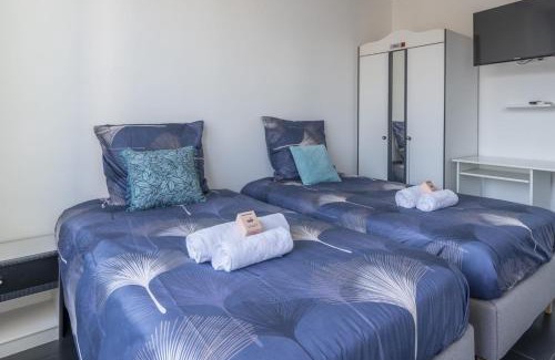 Juan-les-Pins Apartamento | Spacious apartment with sea view in Antibes