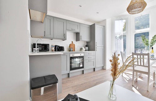 Cathays Apartamento | Spacious Apartments with Private Parking