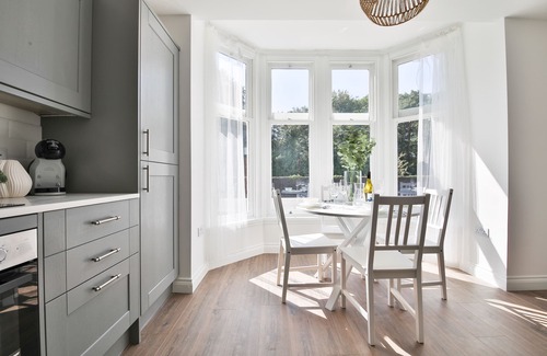 Cathays Apartamento | Spacious Apartments with Private Parking