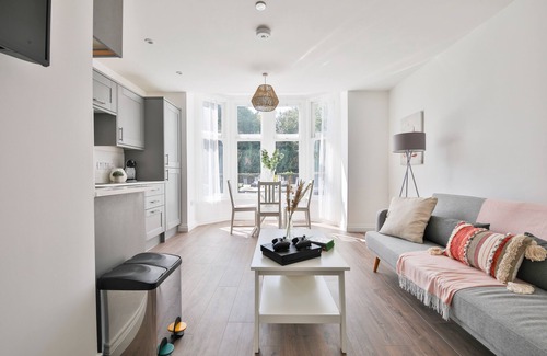Cathays Apartamento | Spacious Apartments with Private Parking