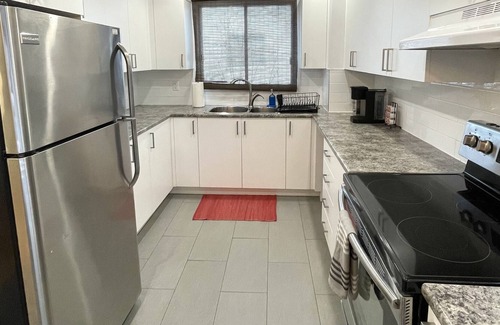 Laval Apartamento | Spacious Aprt 3BED-1King. Free Parking. WIFI.