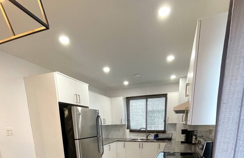 Laval Apartamento | Spacious Aprt 3BED-1King. Free Parking. WIFI.