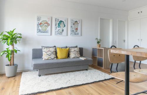 Santo Condestavel Apartamento | Spacious Apt Campo D'Ourique with AC