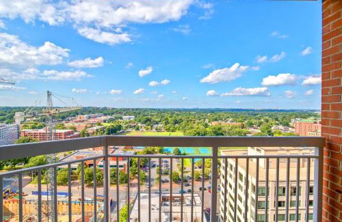 Ballston Apartamento | Spacious Apt in Ballston W Gym & Great Amenities
