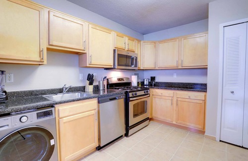 Aurora Highlands Apartamento | Metro-Connected Arlington Gem