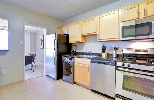 Aurora Highlands Apartamento | Metro-Connected Arlington Gem