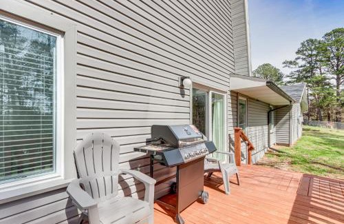 Rogers Casa | Spacious Arkansas Retreat with Deck, Hot Tub and Grill