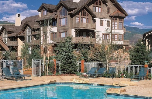 Edwards Condominio | Spacious Arrowhead Townhome, Alpine Views, 4 Br + Den 4 Bedroom Townhouse by RedAwning
