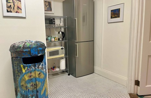 Hopewell Condominio | Spacious, artist-designed apartment in 1890s chocolate factory. DOG FRIENDLY!