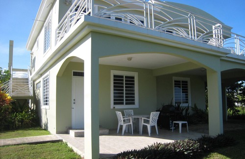 Jobos Apartamento | Amplias, atractivamente decoradas, 2 dormitorios, 1 baño, Apt privado, 4 minutos a la playa de Jobos