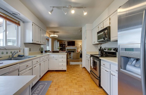 Aurora Casa | Spacious Aurora Retreat w/ Game Room + Hot Tub!