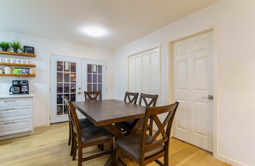 Rosewood Casa | Spacious Austin Getaway King+3 Queen Family/Group