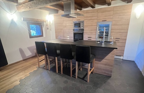Allos Chalet De Esquí | Spacious, authentic farmhouse chalet