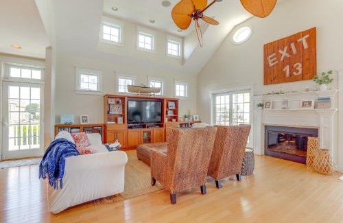 Avalon Casa | Spacious Avalon Beach House - 2 Blocks to Water!