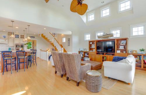 Avalon Casa | Spacious Avalon Beach House - 2 Blocks to Water!