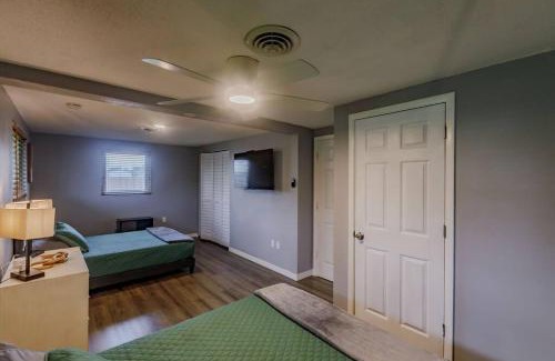 Englewood Casa | Spacious Backyard & Pool Retreat - 5 Mins to Beach