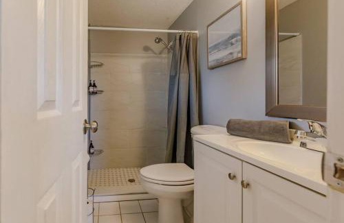 Englewood Casa | Spacious Backyard & Pool Retreat - 5 Mins to Beach