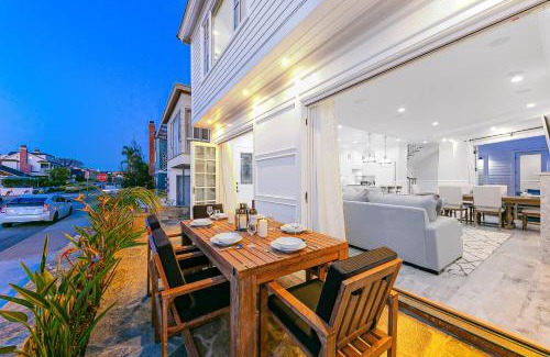 Balboa Island Casa | Spacious Balboa Beauty